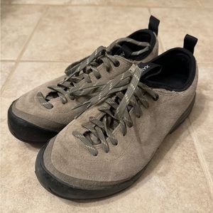 Women’s Arc’teryx Gore-Tex Approach Shoes